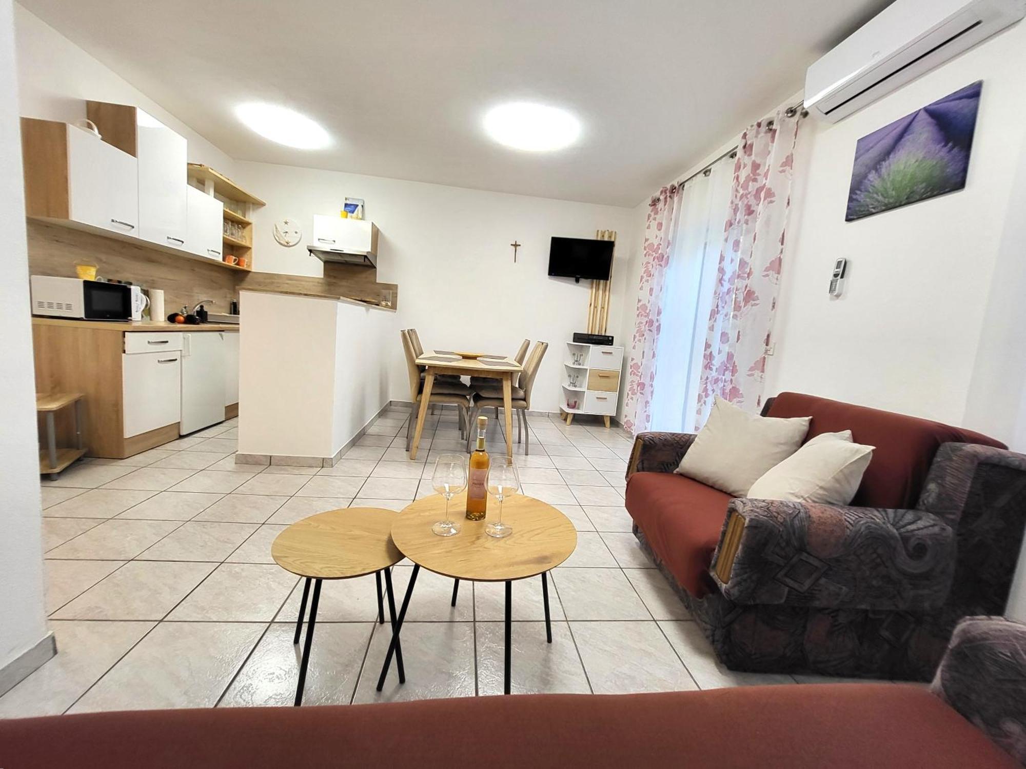 Apartments Pitve Jelsa  Eksteriør bilde